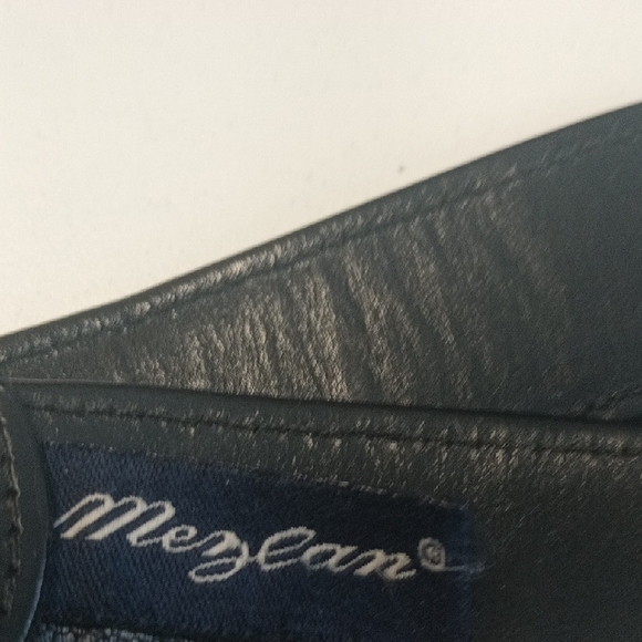 Mezlan Black Leather Belt Bag with Silver Buckle - Picture 3 of 13